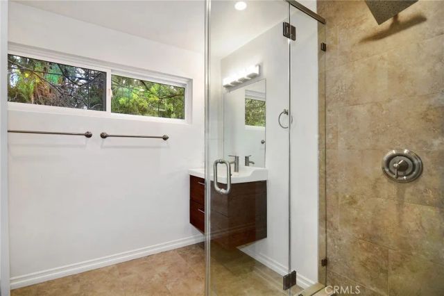 5352 Geyser Avenue, Tarzana, CA 91356