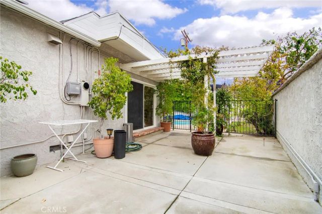 5352 Geyser Avenue, Tarzana, CA 91356