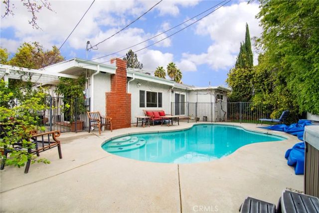 5352 Geyser Avenue, Tarzana, CA 91356