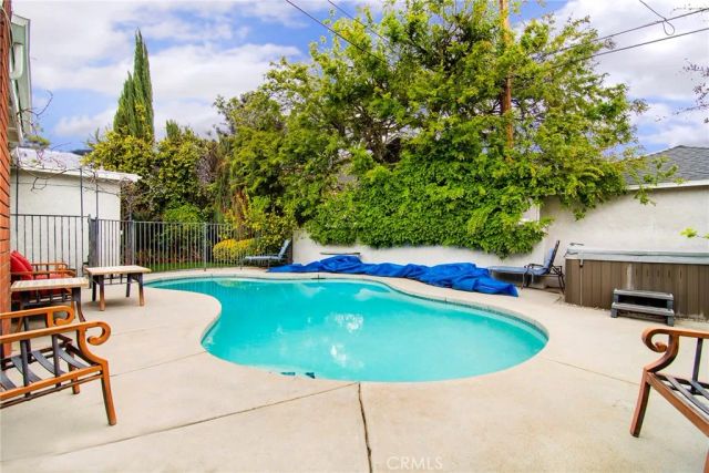 5352 Geyser Avenue, Tarzana, CA 91356