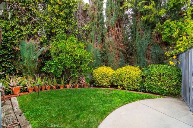 5352 Geyser Avenue, Tarzana, CA 91356