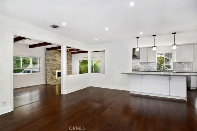 5352 Geyser Avenue, Tarzana, CA 91356