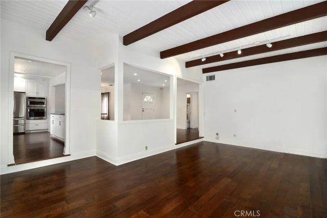 5352 Geyser Avenue, Tarzana, CA 91356