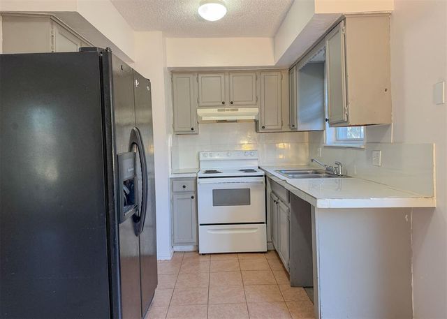 242 Windsor Way, Midwest City, OK 73110