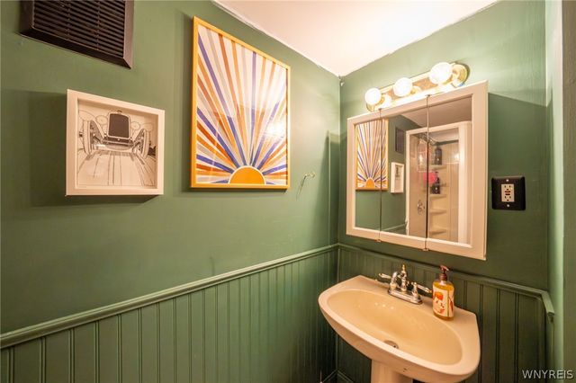 116 Woodcrest Drive, West Seneca, NY 14220