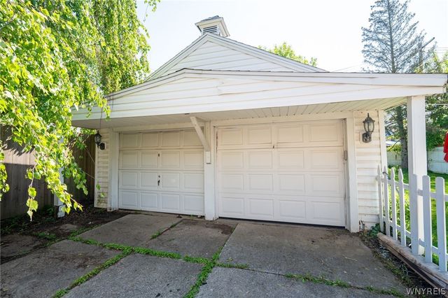 116 Woodcrest Drive, West Seneca, NY 14220