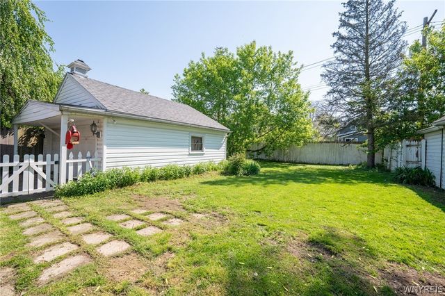 116 Woodcrest Drive, West Seneca, NY 14220