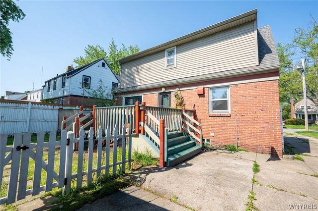 116 Woodcrest Drive, West Seneca, NY 14220