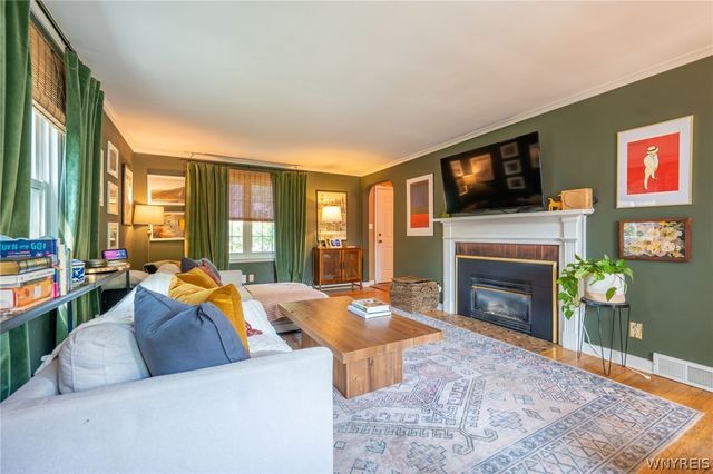 116 Woodcrest Drive, West Seneca, NY 14220