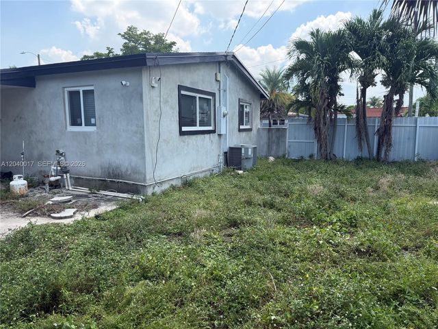 1800 Jamaica Dr, Miramar, FL 33023