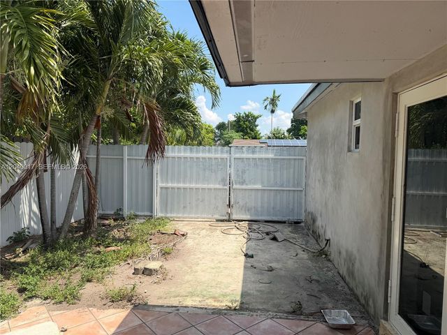 1800 Jamaica Dr, Miramar, FL 33023