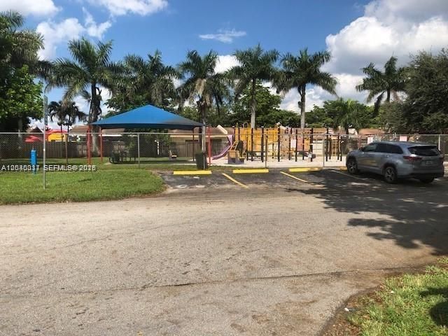 1800 Jamaica Dr, Miramar, FL 33023