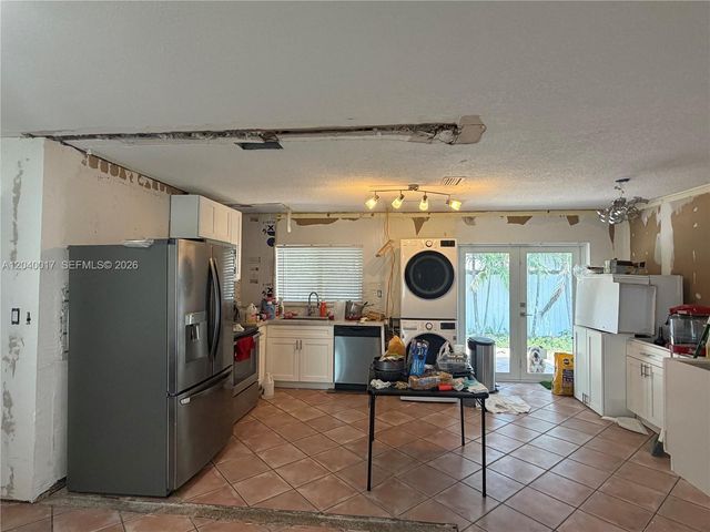 1800 Jamaica Dr, Miramar, FL 33023