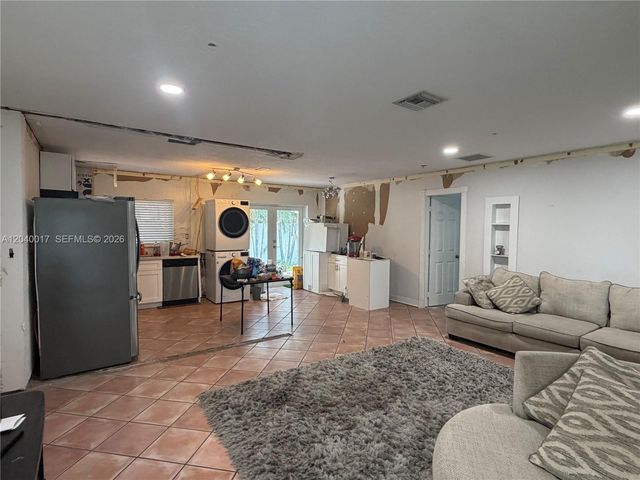 1800 Jamaica Dr, Miramar, FL 33023