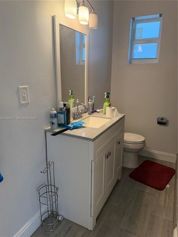 1800 Jamaica Dr, Miramar, FL 33023