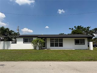 1800 Jamaica Dr, Miramar, FL 33023