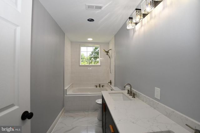 260 S BROAD ST, Penns Grove, NJ 08069