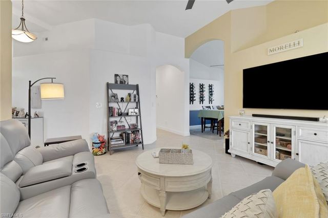 8106 Tauren CT, Naples, FL 34119