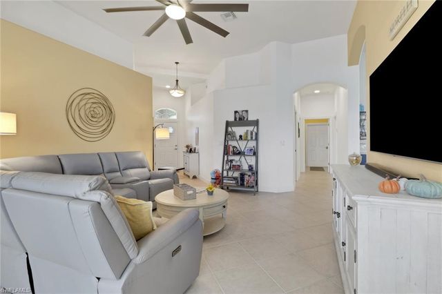 8106 Tauren CT, Naples, FL 34119