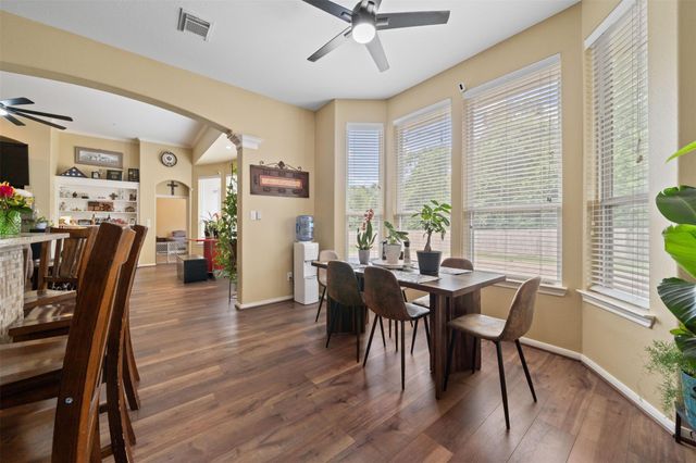 210 Southwood Circle, Baytown, TX 77520