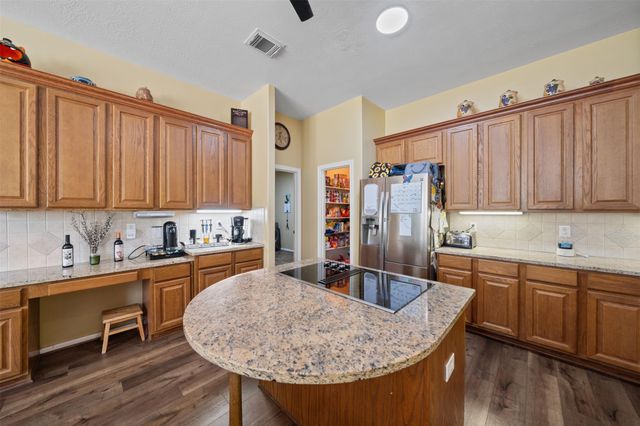 210 Southwood Circle, Baytown, TX 77520