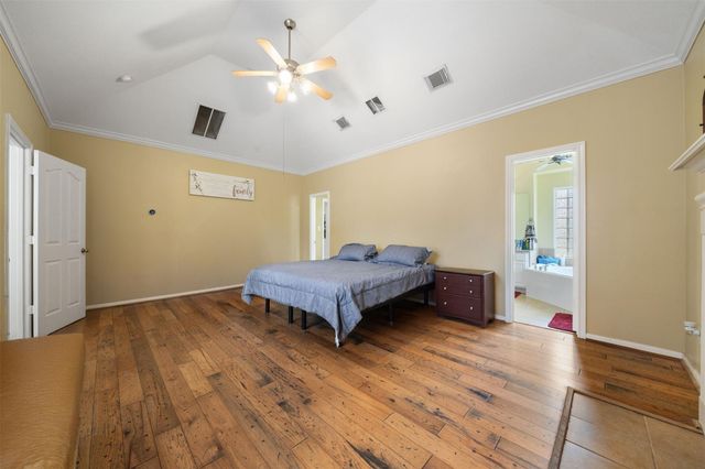 210 Southwood Circle, Baytown, TX 77520