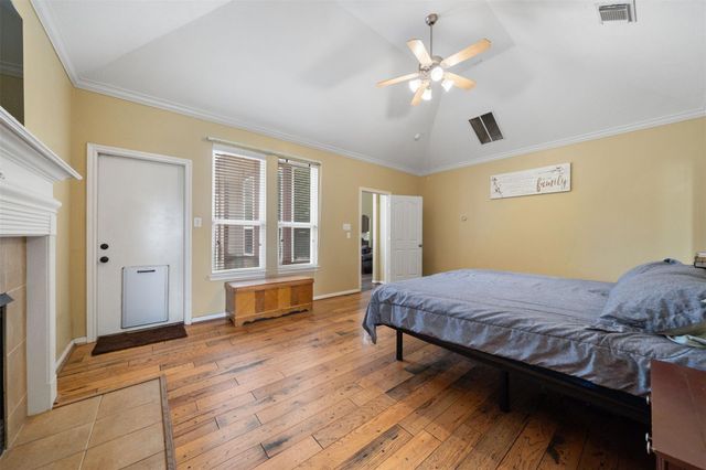 210 Southwood Circle, Baytown, TX 77520