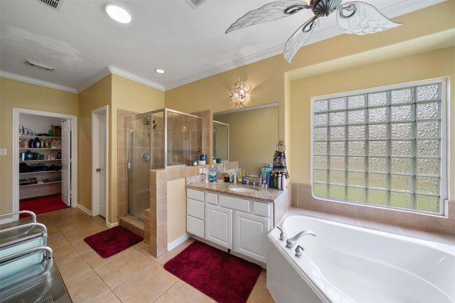 210 Southwood Circle, Baytown, TX 77520