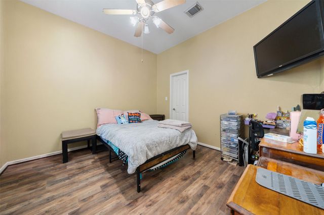 210 Southwood Circle, Baytown, TX 77520