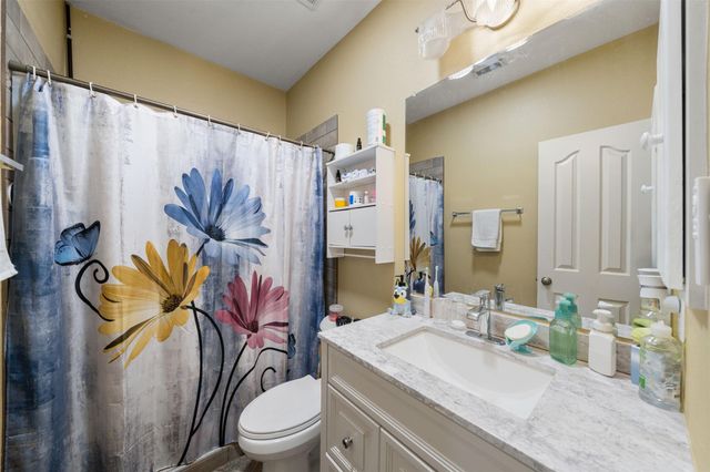 210 Southwood Circle, Baytown, TX 77520