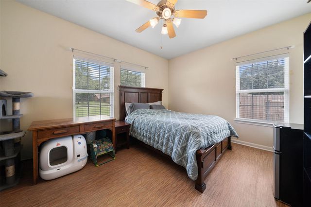 210 Southwood Circle, Baytown, TX 77520