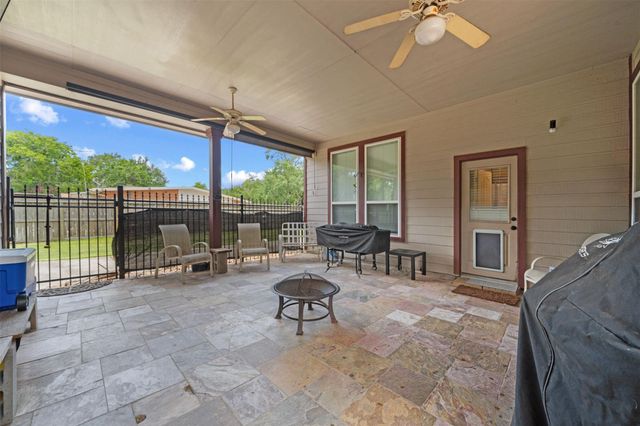 210 Southwood Circle, Baytown, TX 77520