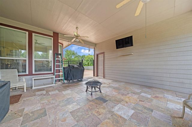 210 Southwood Circle, Baytown, TX 77520