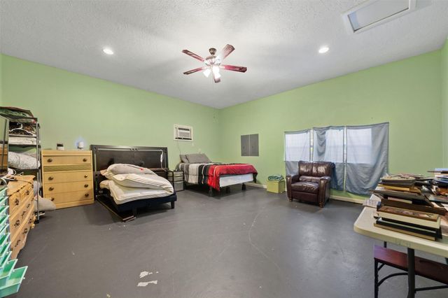 210 Southwood Circle, Baytown, TX 77520