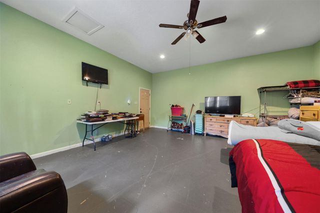 210 Southwood Circle, Baytown, TX 77520