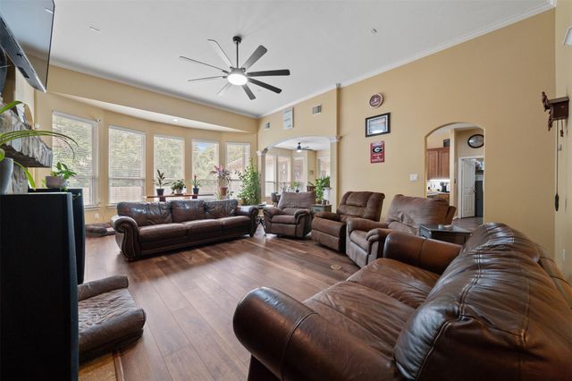 210 Southwood Circle, Baytown, TX 77520