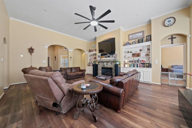 210 Southwood Circle, Baytown, TX 77520