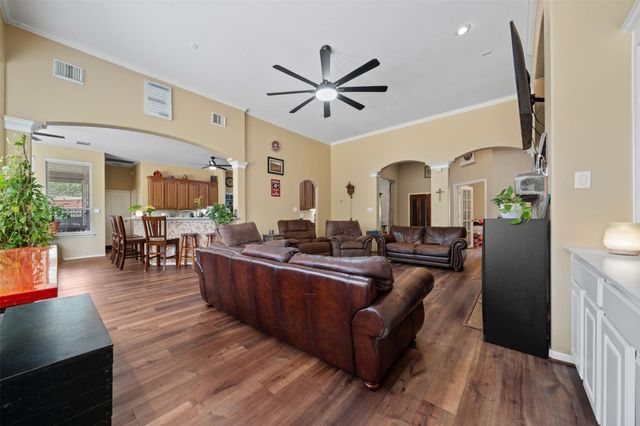 210 Southwood Circle, Baytown, TX 77520