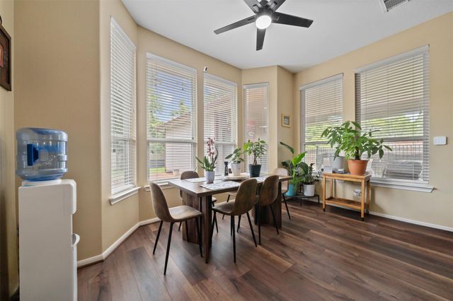 210 Southwood Circle, Baytown, TX 77520