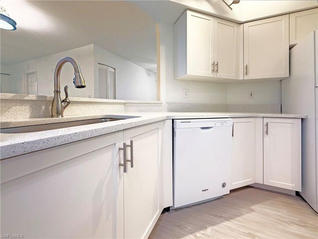 125 WADING BIRD CIR 106, Naples, FL 34110
