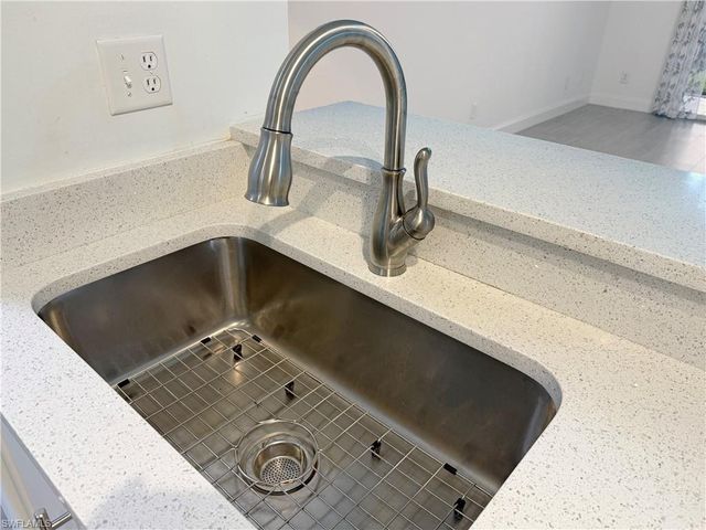 125 WADING BIRD CIR 106, Naples, FL 34110