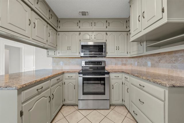 608 S Colorado Street, Whitney, TX 76692