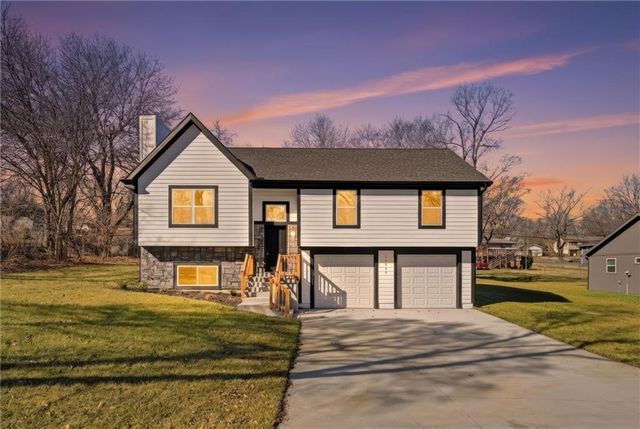 15600 Kay Avenue, Belton, MO 64012