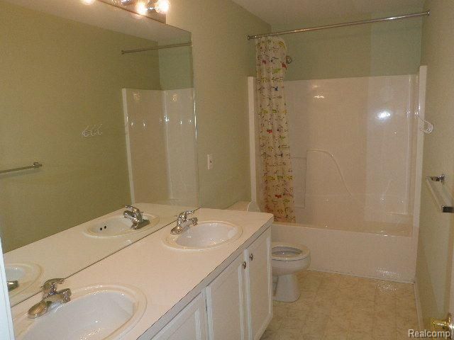 3743 Rolling Hills Road, Lake Orion, MI 48359