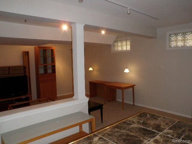 3743 Rolling Hills Road, Lake Orion, MI 48359