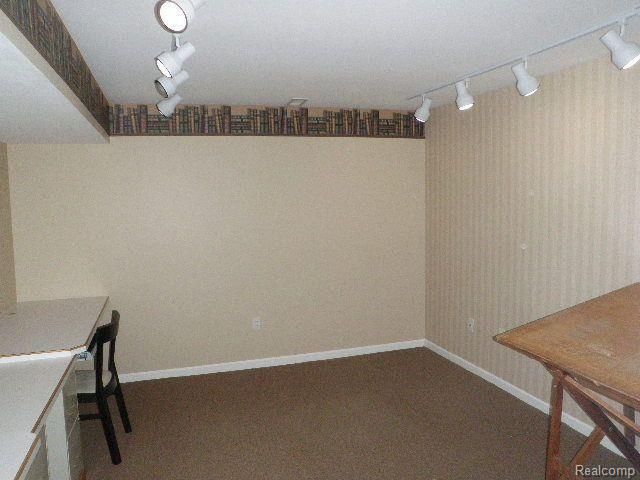 3743 Rolling Hills Road, Lake Orion, MI 48359