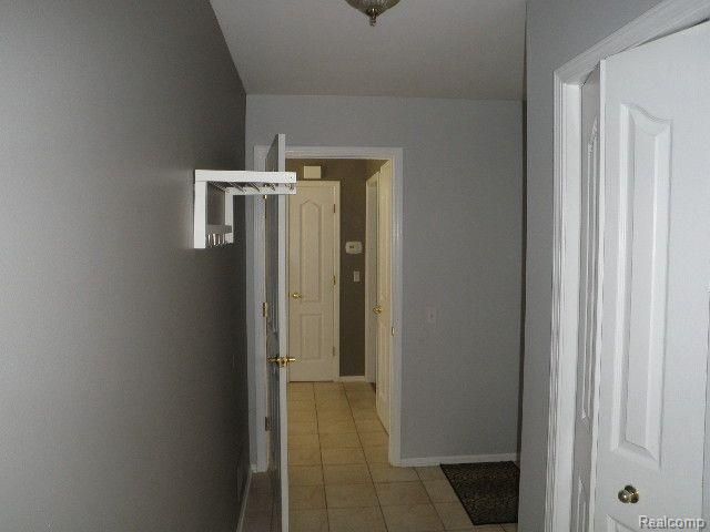 3743 Rolling Hills Road, Lake Orion, MI 48359