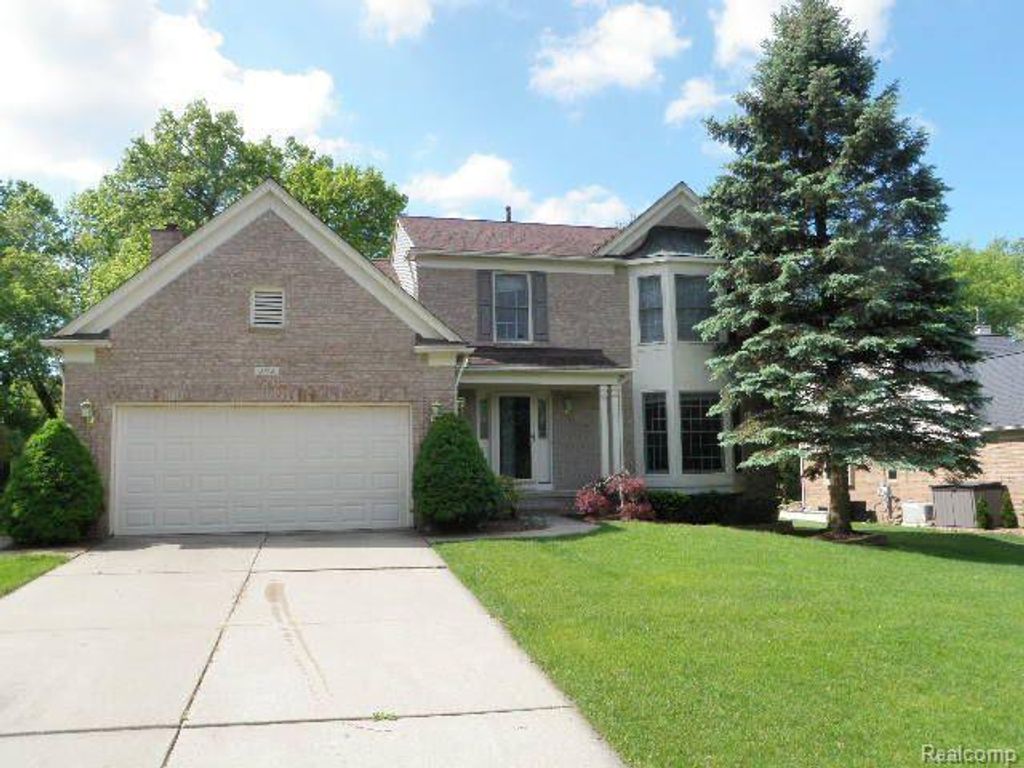 3743 Rolling Hills Road, Lake Orion, MI 48359