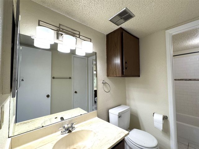 1516 Bay Area Boulevard Q-8, Houston, TX 77058