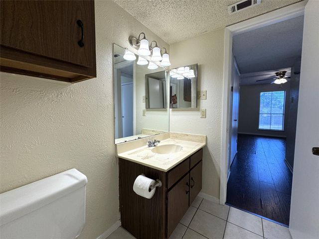 1516 Bay Area Boulevard Q-8, Houston, TX 77058